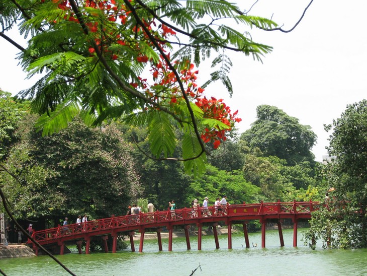 Sword Lake- heart of Hanoi - ảnh 4